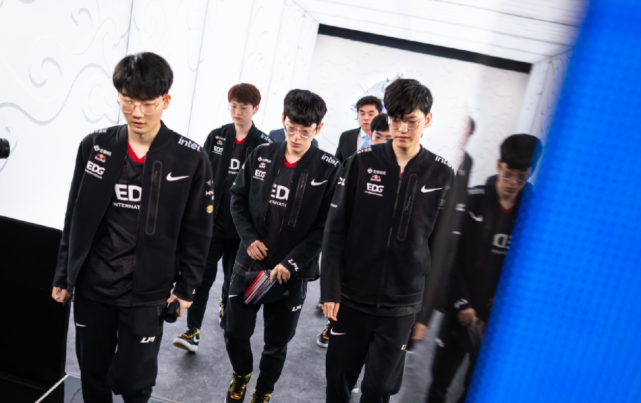 正是决定O 正是决定O